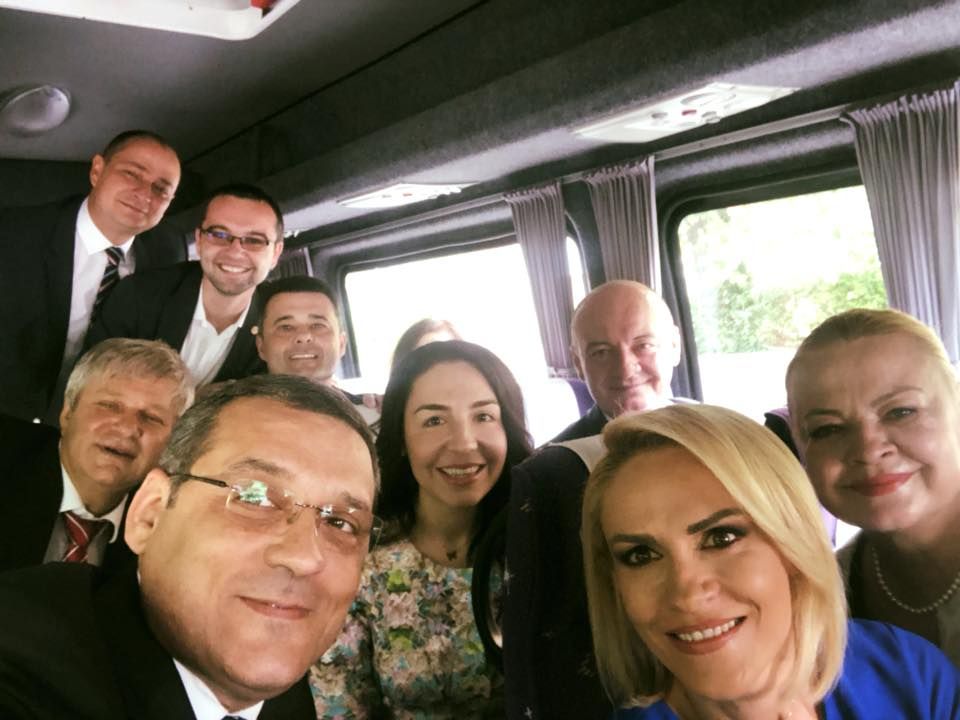 Selfie PSD. Cum au mers social-democrații la recepția de Ziua Europei