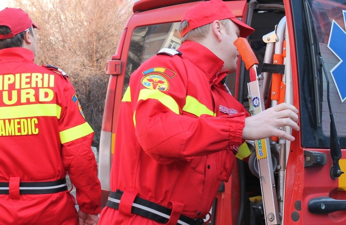 Un bărbat a fost găsit carbonizat într-un autoturism incendiat