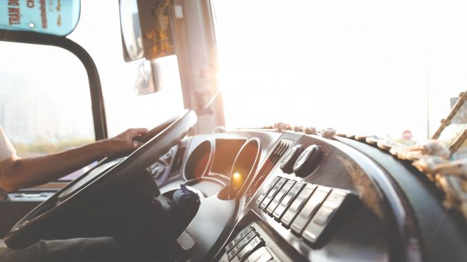 Amendă-record pentru un şofer român. Face mai mult decât maşina!