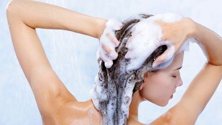 Cât de des este nevoie să ne spălăm părul? Trucuri pe care nu le ştiai