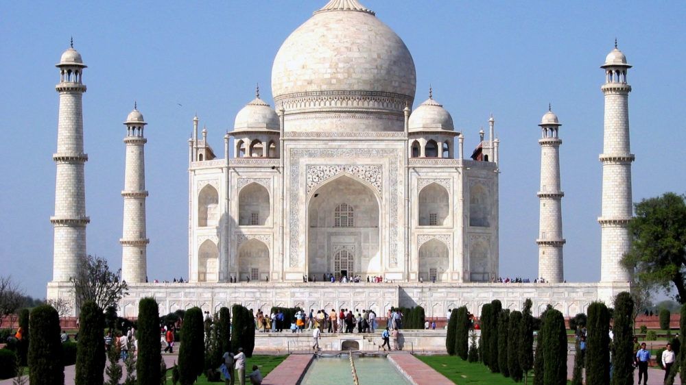 Cercetătorii sunt îngrijorați! Această clădire și-a schimbat culoarea 