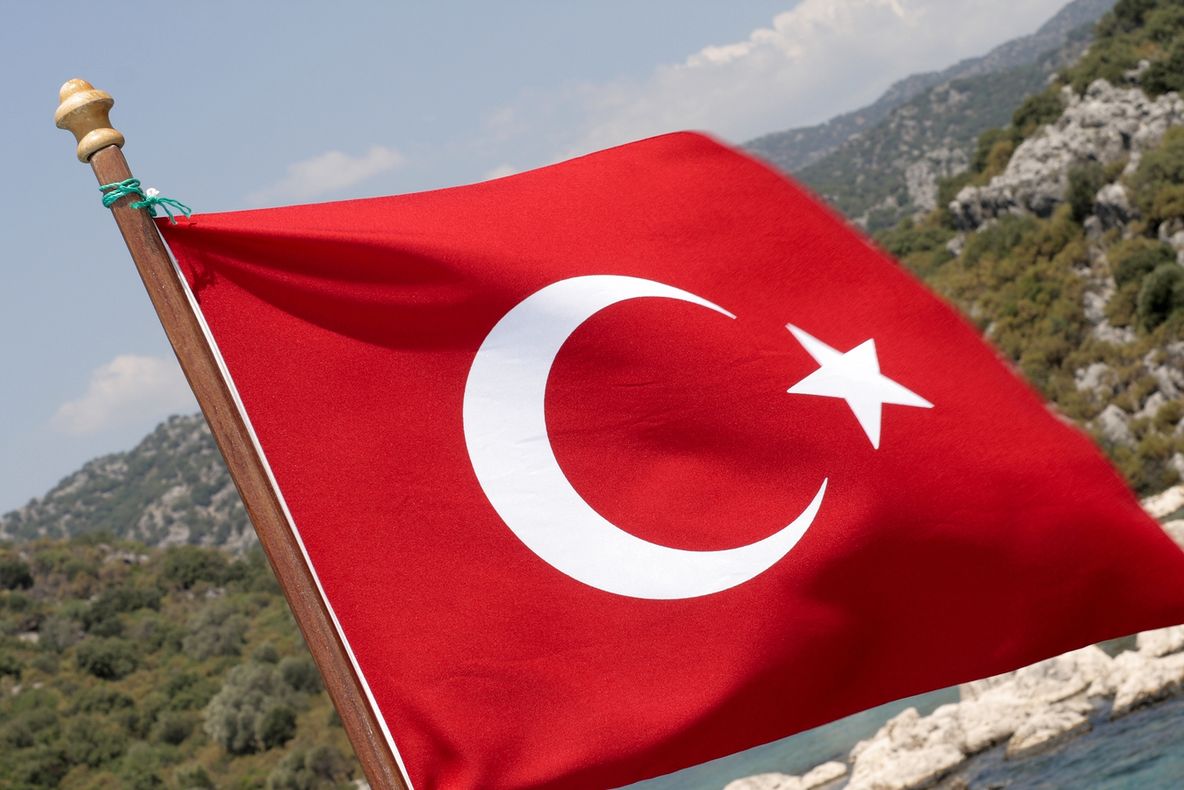 Peste 100 de persoane, condamnate la detenţie pe viaţă în Turcia