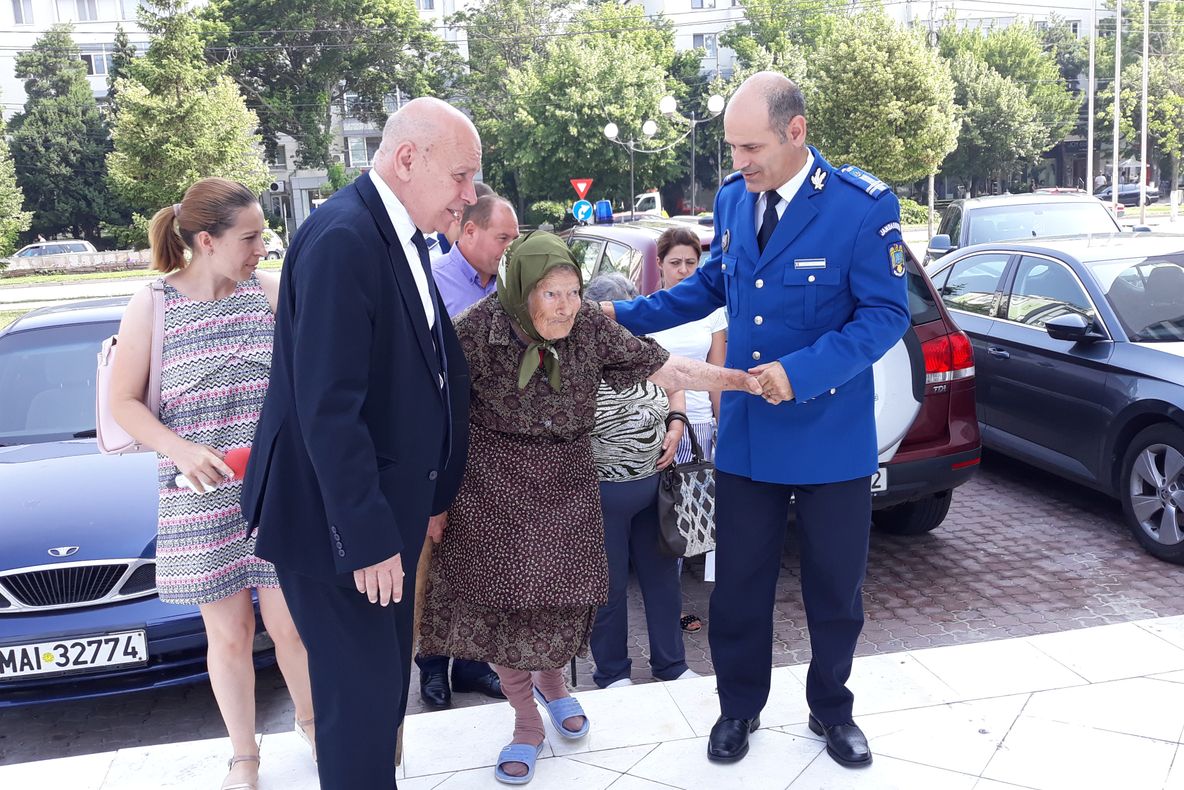 Poveste cutremurătoare. Bătrâna de 100 de ani: "El a plecat la război şi de atunci sunt singură"