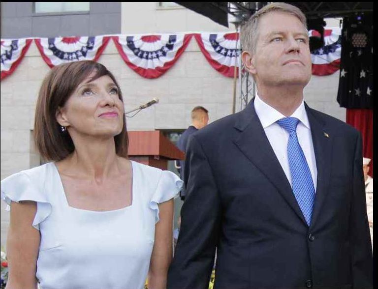 Carmen Iohannis, apariţie de senzaţie la recepţia SUA. Cum a fost îmbrăcată Prima Doamnă