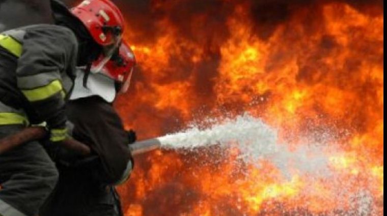 Incendiu de proporţii în Prahova. O fermă cu peste 1000 de purceluşi s-a făcut scrum 