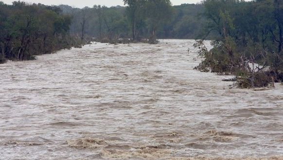 Cod portocaliu de inundaţii pe râuri din 5 judeţe, până joi dimineaţa
