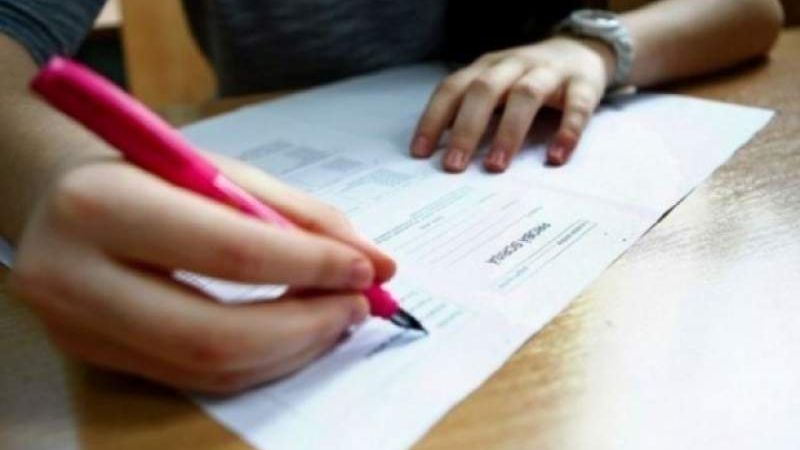 Bacalaureat 2018: Marţi, elevii susţin proba la limba maternă