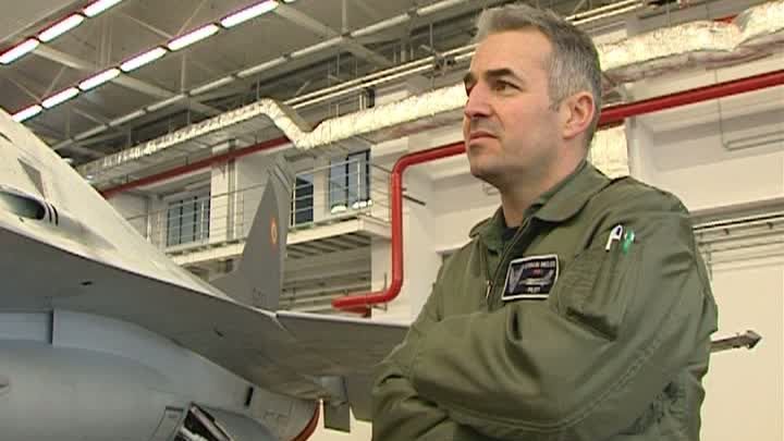 Pilotul care s-a salvat prin catapulatre. România, tot mai aproape de "Top Gun"