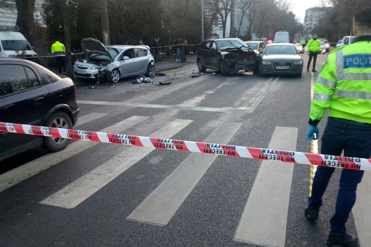 Accident grav în Bucureşti! Şapte maşini implicate
