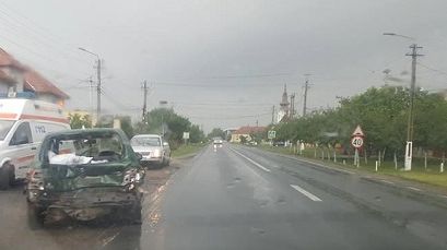O fetiță de 9 ani și o femeie au fost rănite în urma unui accident rutier