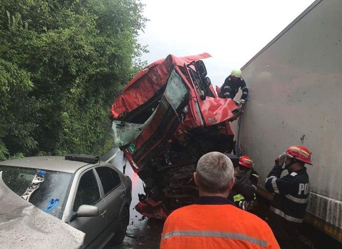 Impact devastator pe o şosea din Banat, îmagini incredibile