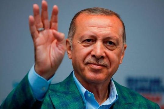 Erdogan a câştigat din primul tur alegerile prezidenţiale din Turcia. Opoziţia denunţă nereguli
