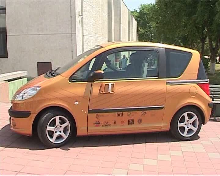 Primul autoturism pentru persoane cu dizabilități controlat prin telefon mobil 