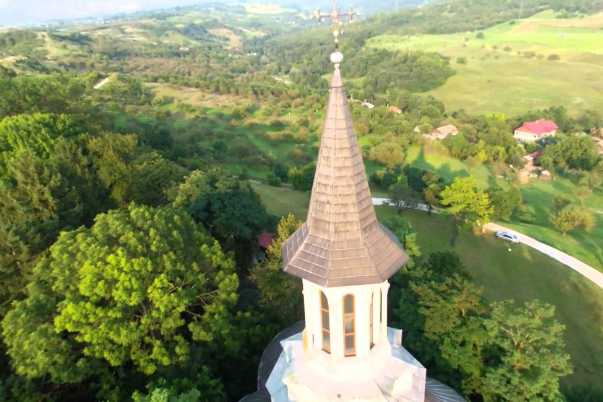 INCREDIBIL. Locul din România unde se căsătoresc cupluri pentru totdeauna