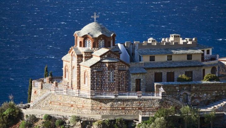 De ce femeile nu au voie pe muntele Athos