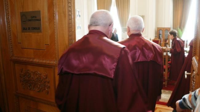 CCR sesizează Comisia de la Veneția pentru întâlnirea dintre consilierul lui Iohannis și Lăzăroiu