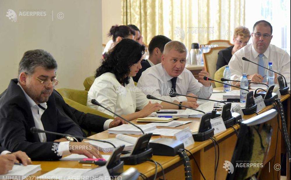 Încă un tun: pensiile speciale pentru aleşii locali merg mai departe