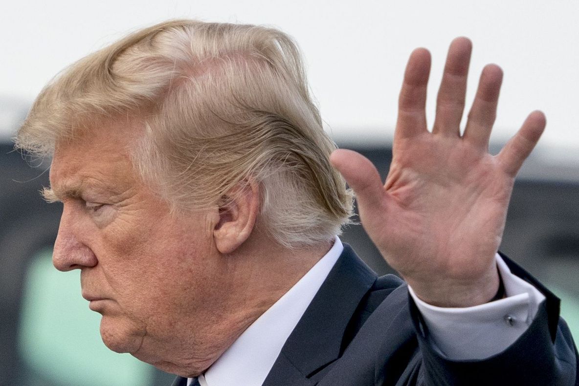 Donald Trump contestă decizia instanţei care îi interzice blocarea internauţilor pe Twitter