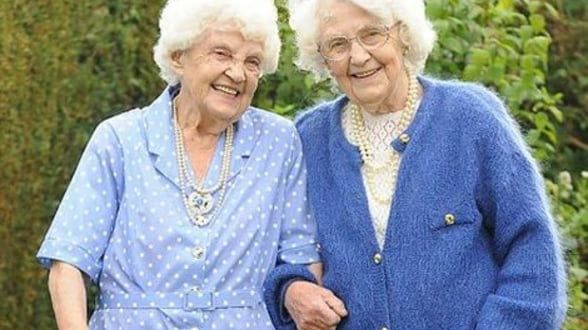 CCR: Femeile au dreptul să opteze, la 63 de ani, dacă vor să mai muncească până la 65