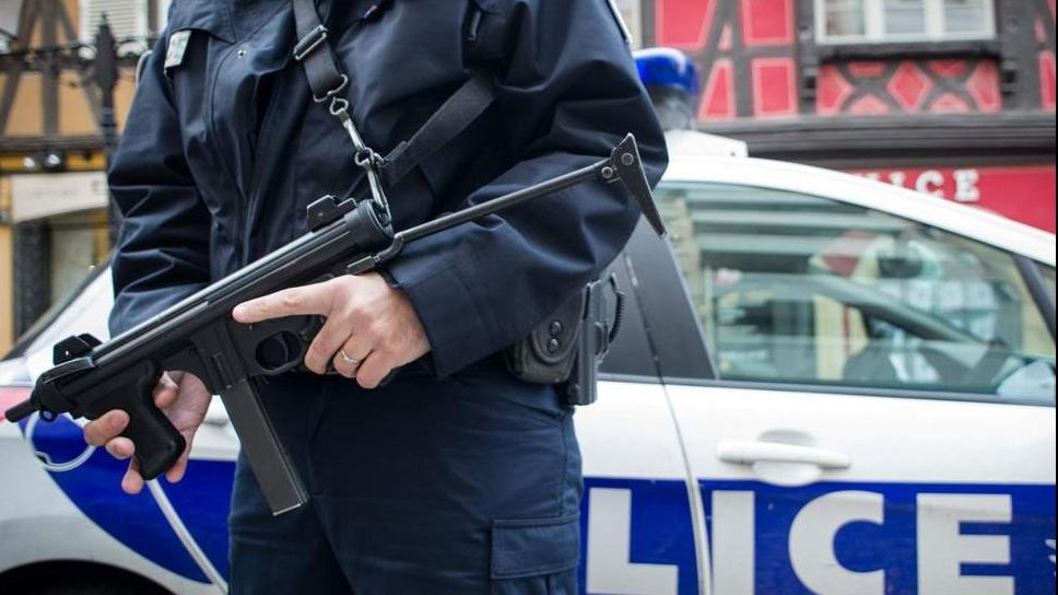 Momente de teroare în Franța. O femeie a strigat "Allah Akbar!" și a dat atacul