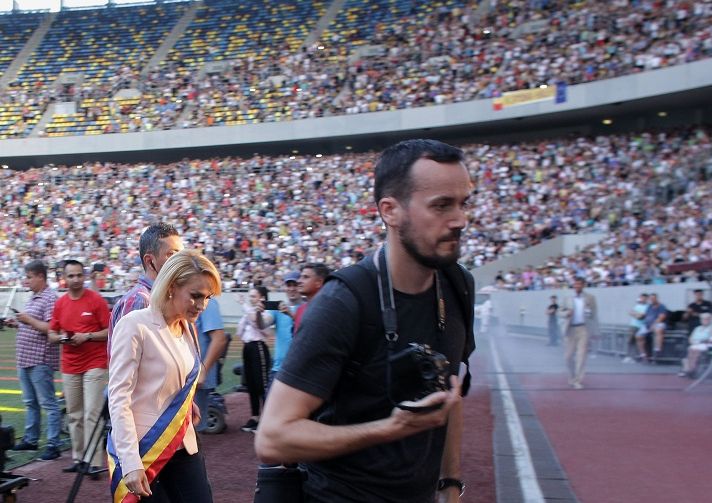 Gabriela Firea s-a întors pe Facebook, dar n-a "rezistat" mai mult de-o oră