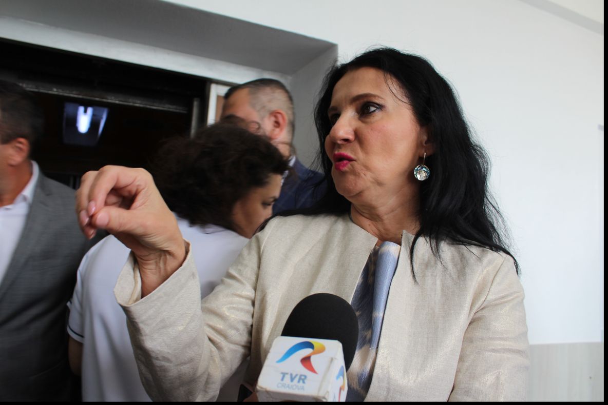 Dublu standard la Ministerul Sănătăţii: pe reţele numai de bine, în teritoriu, veşti proaste