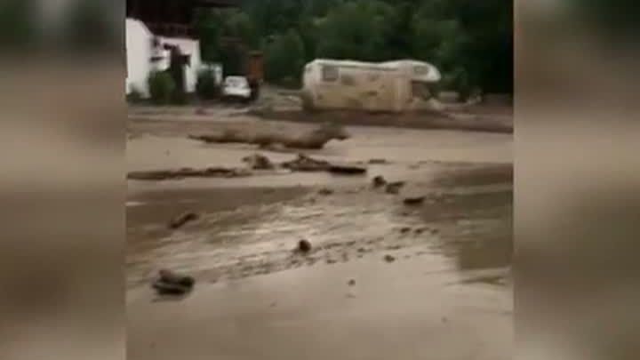 Imagini apocaliptice în România. Viituri puternice în mai multe zone din ţară