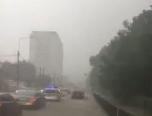 Prăpăd după ploaie. Traficul în Bucureşti dat peste cap, viituri în Iași!  (VIDEO)