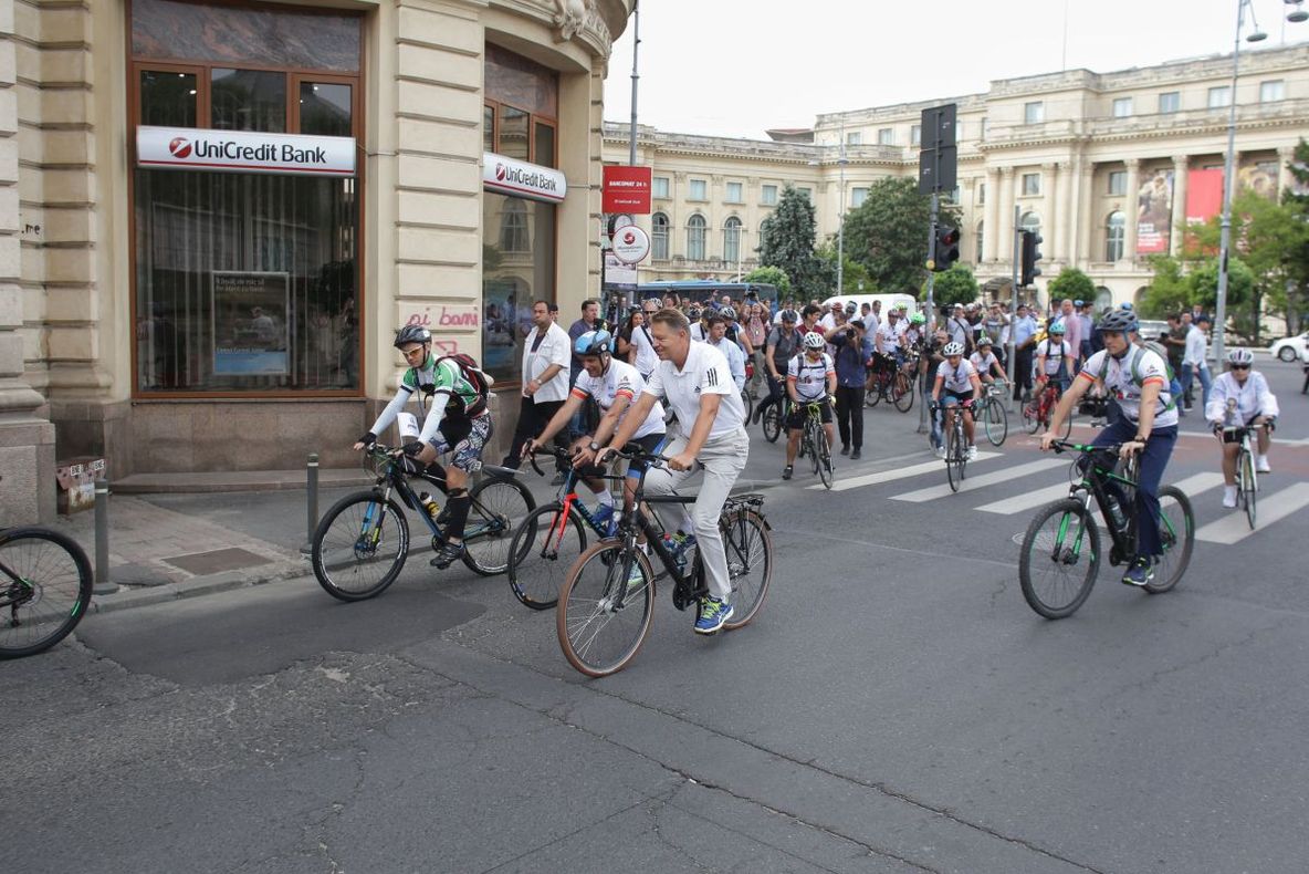 Klaus Iohannis: "Ce bine ar fi să fim uniți!". Șeful statului a mers din nou cu bicicleta