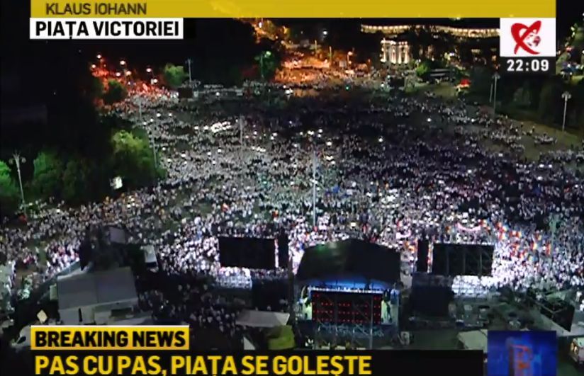 Eșec lamentabil al ”momentului lanternelor” la marele miting PSD - FOTO