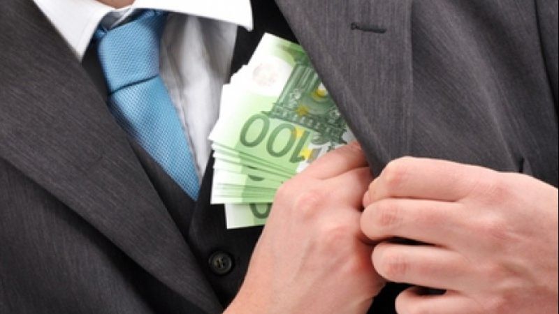 Schimbări importante la 1 iulie. Mai mulţi bani în buzunar pentru români