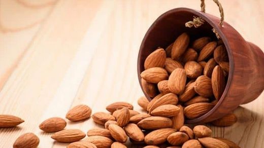 Ce se întâmplă în corpul tău dacă mănânci migdale în fiecare zi