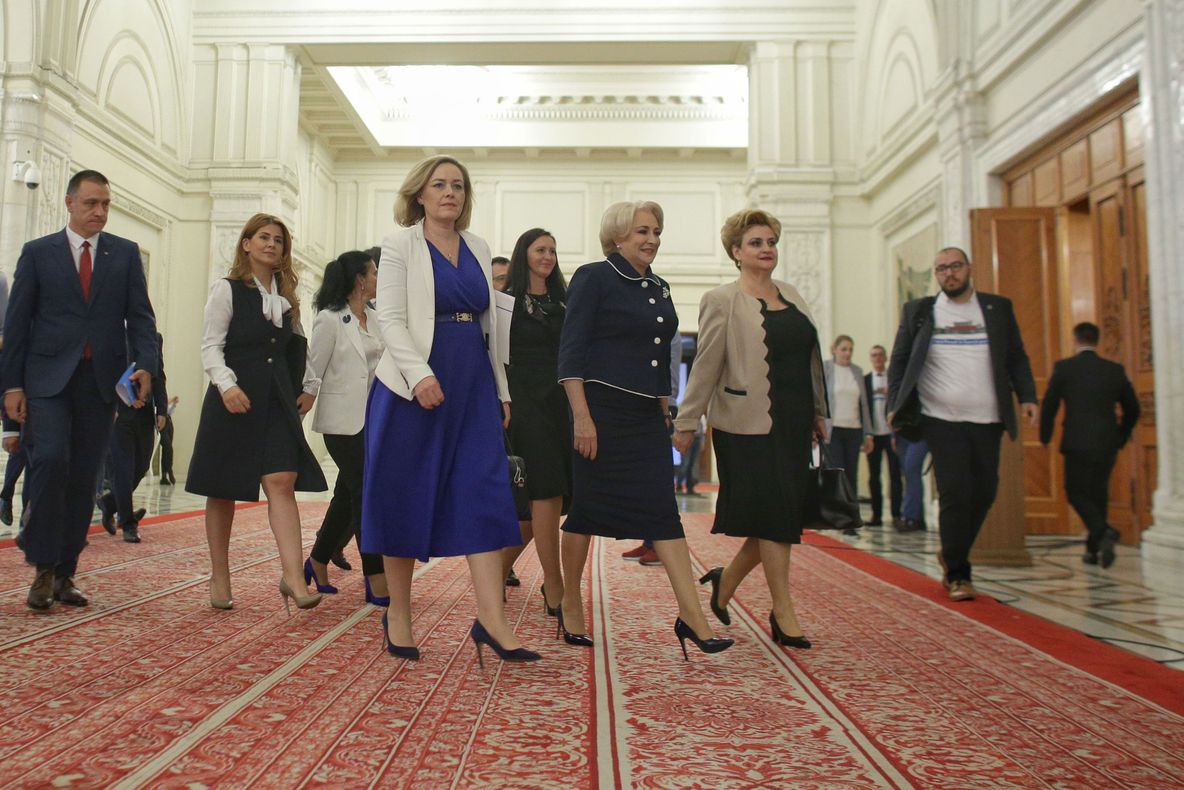 Cabinetul Dăncilă rezistă. Moţiunea de cenzură împotriva Guvernului a fost respinsă. Filmul zilei