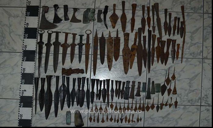 A vrut să scoată din România obiecte din patrimoniul național