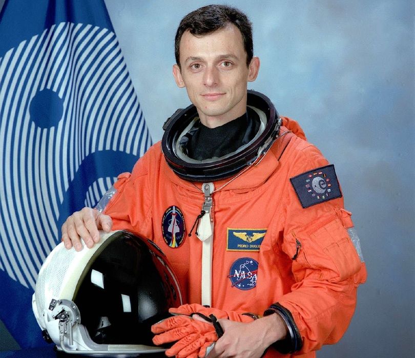Spania are un astronaut în noul guvern și o poză cu el face ravagii pe Internet
