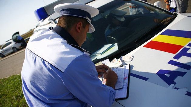 Peste 400 de permise de conducere suspendate şi amenzi uriaşe în prima zi a minivacanţei de 1 Iunie