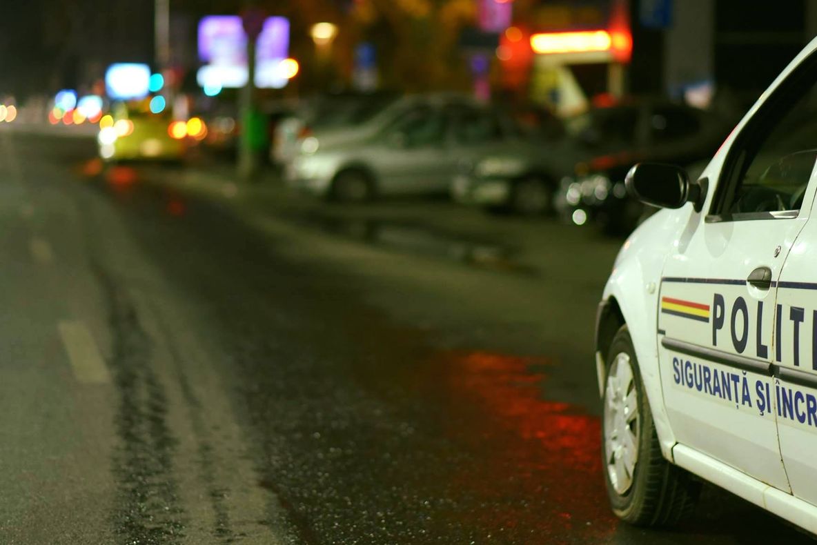 Om al străzii, bătut cu sălbăticie de un tânăr, pentru a-i da iubitei "un avertisment"