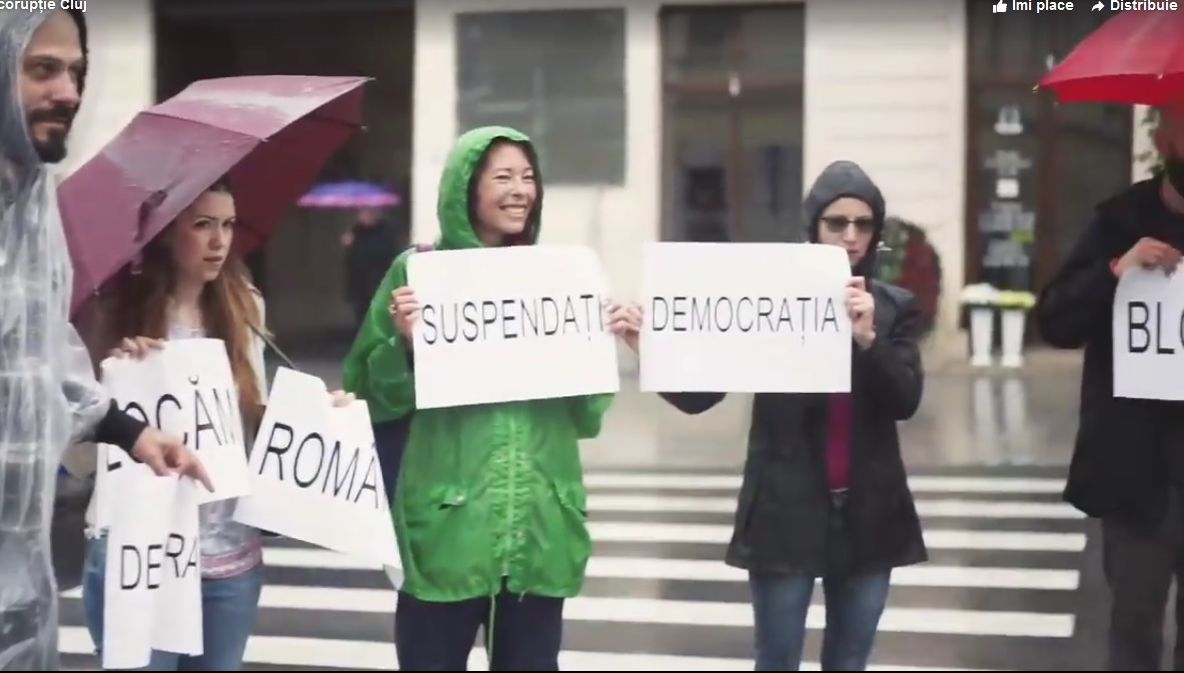 Protest pe trecerea de pietoni față de Guvernul Dăncilă