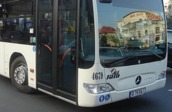 Prăpăd în Capitală, după ce un autobuz RATB a scăpat de sub control: 6 maşini făcute praf!