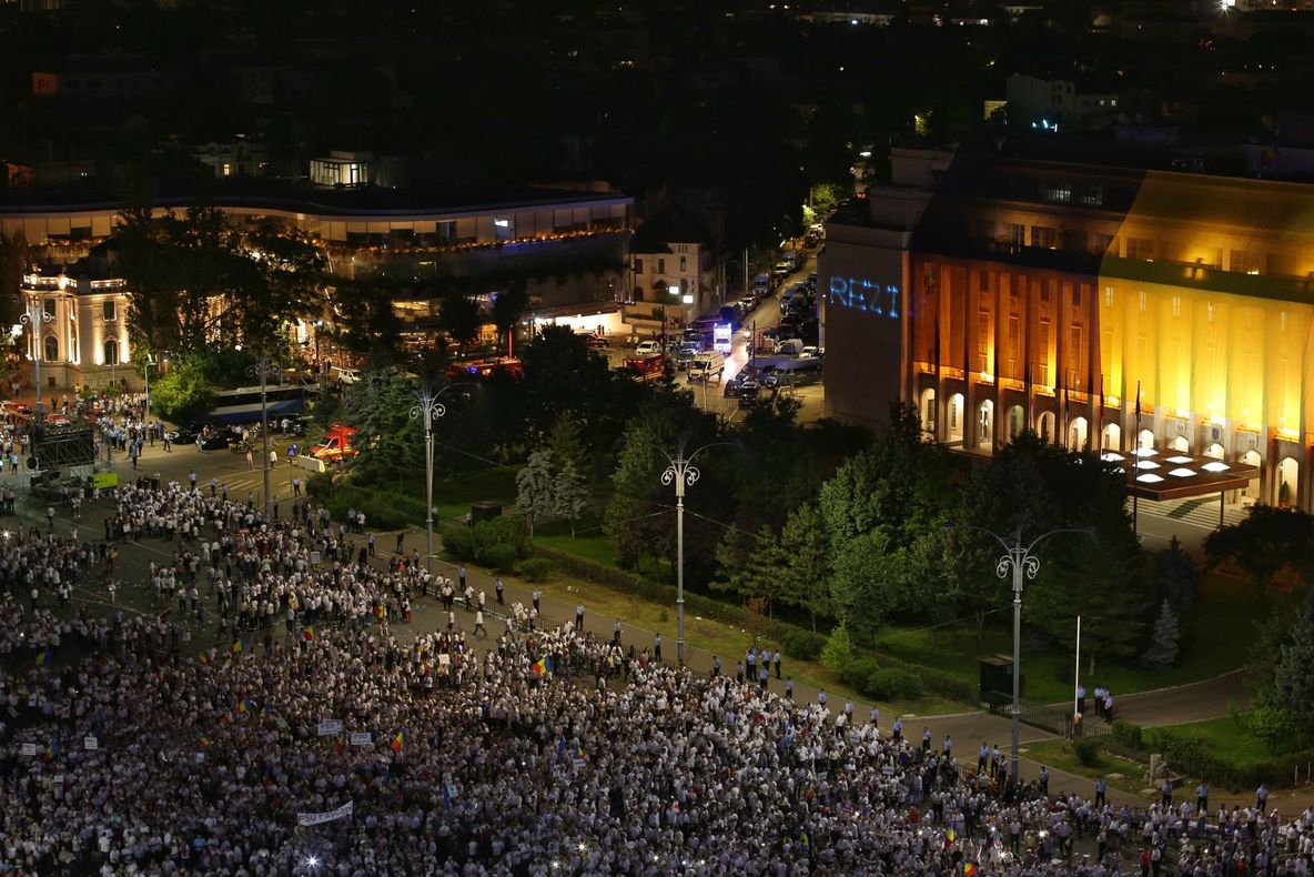 Ce a apărut pe clădirea Guvernului la finalul mitingului PSD. FOTO