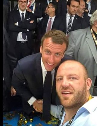 Românul Mihăiță Lazăr, campion al Franței la rugby cu echipa Castres Olympique, felicitat de Macron