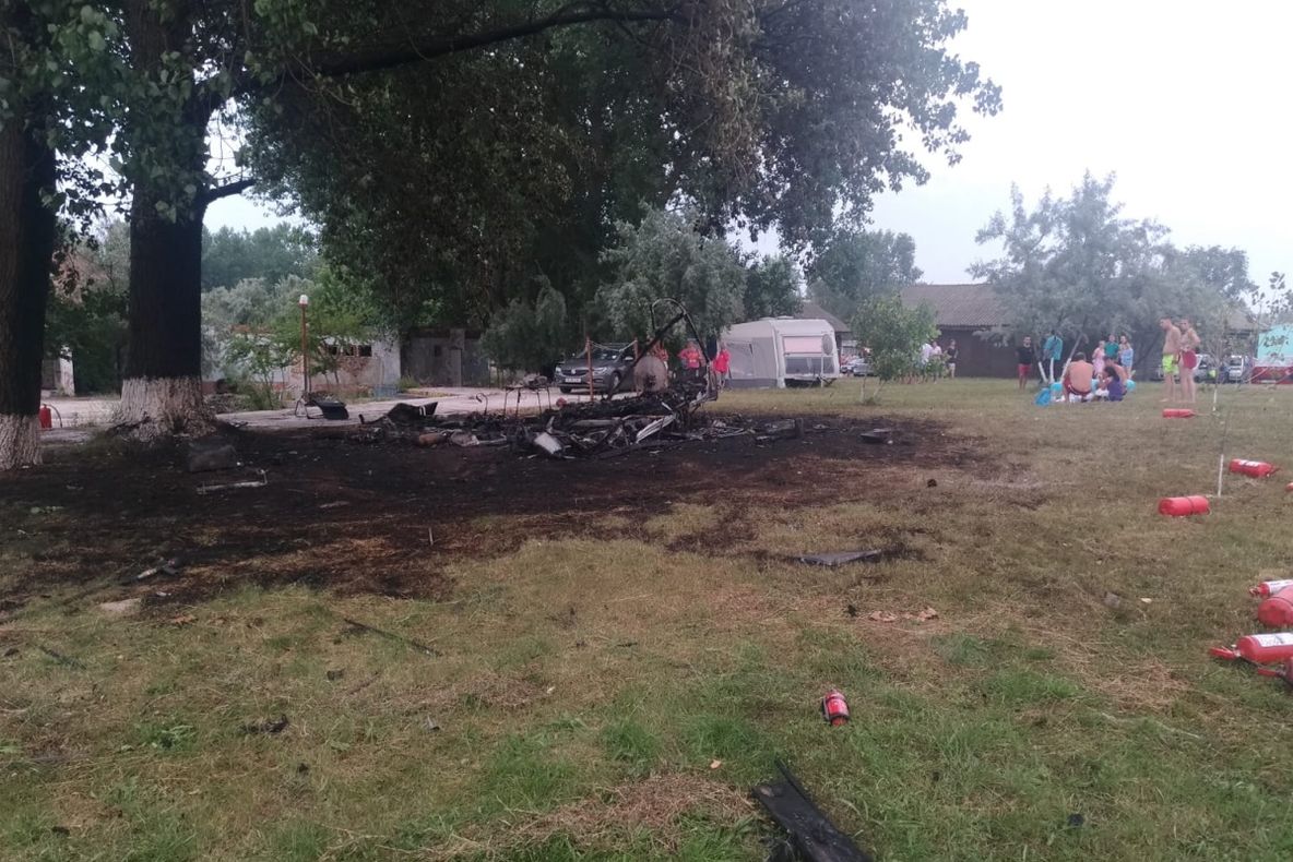 Explozie în stațiunea Mamaia. O rulotă a fost complet distrusă
