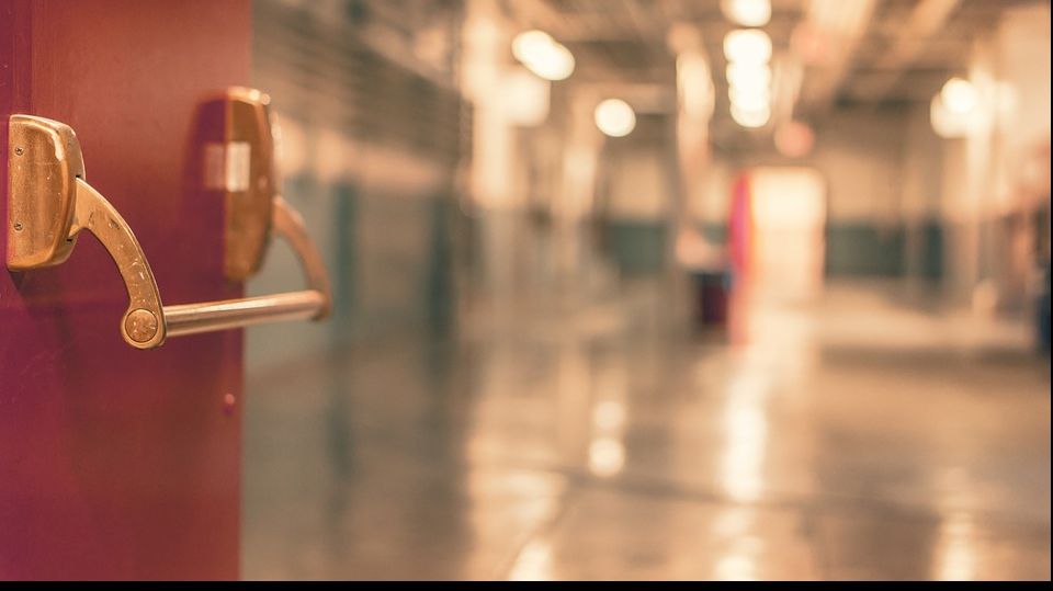 Un nou scandal în Sănătate. Salarii tăiate fără explicație. Scăderi de până la 700 de lei