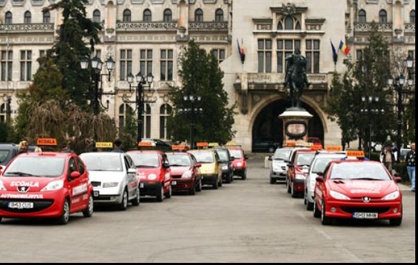 Fără maşini-şcoală şi de tonaj greu, la ore de vârf, pe străzile principale