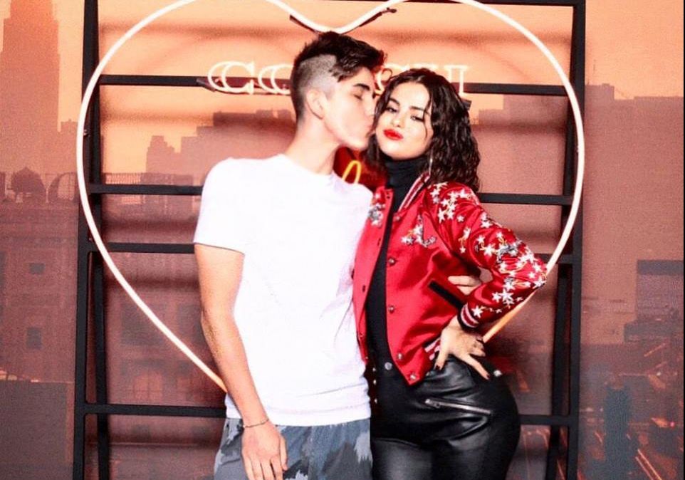 Român milionar în dolari la 19 ani. Printre clienţii săi sunt Selena Gomez şi Justin Bieber