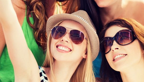 Sunteţi împătimiţi de selfie-uri? Ar putea fi o problemă psihologică gravă