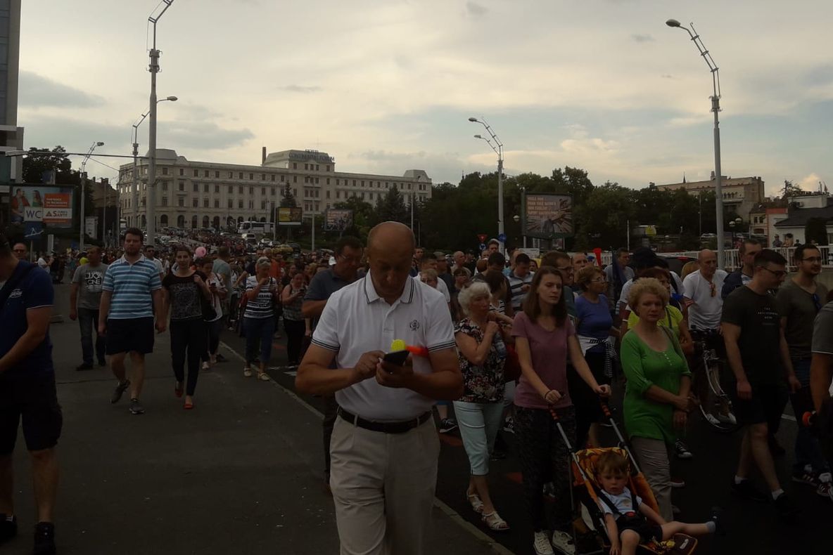 „Iohannis, nu ceda, Sibiul e de partea ta!” 4.000 de sibieni, în stradă