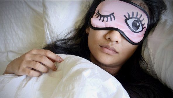 Dormi mult în zilele libere? Iată ce se întâmplă 