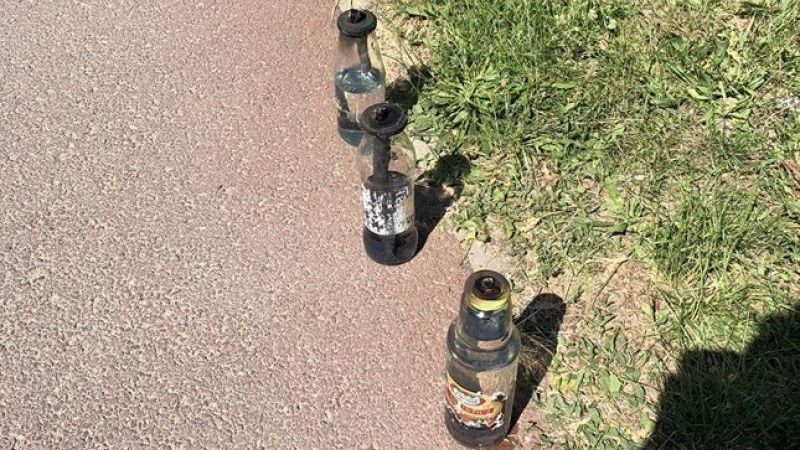 Tânăr de 18 ani, audiat în cazul cocktailuri-lor Molotov găsite lângă sediul PSD