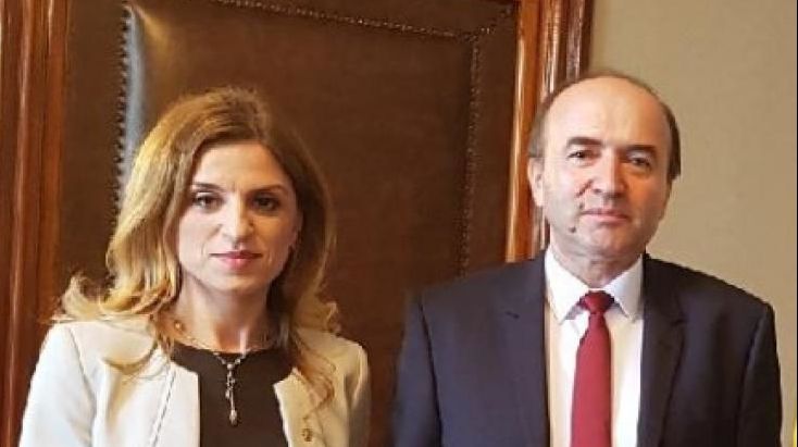 Tudorel Toader - un pasionat călător prin lume pe bani publici. Cine îl însoţeşte mereu